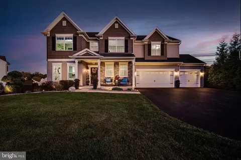206 Woods Edge Dr, Douglassville, PA 19518