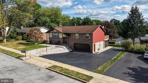 16 Ironstone Dr, Reading, PA 19606