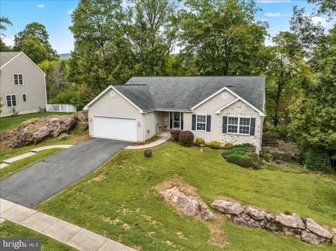 9 Courtney Rea Cir, Reading, PA 19606