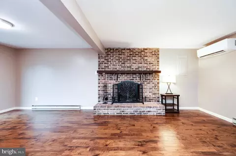 Living - 1029 Crestview Ave, Reading, PA 19607 photo 8 of 10
