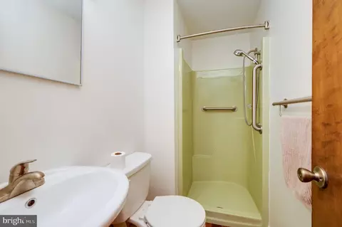 Bath - 1029 Crestview Ave, Reading, PA 19607 photo 3 of 3