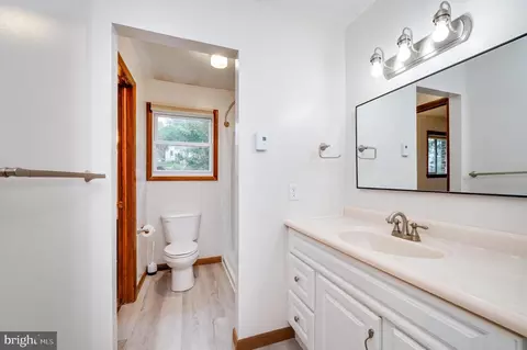 Bath - 1029 Crestview Ave, Reading, PA 19607 photo 1 of 3