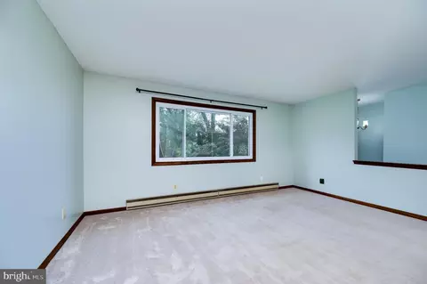 Living - 1029 Crestview Ave, Reading, PA 19607 photo 2 of 10