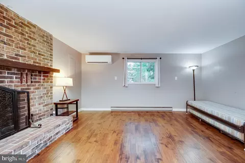 Living - 1029 Crestview Ave, Reading, PA 19607 photo 9 of 10