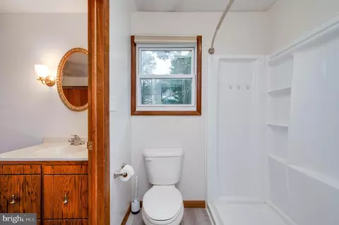 Bath - 1029 Crestview Ave, Reading, PA 19607 photo 2 of 3