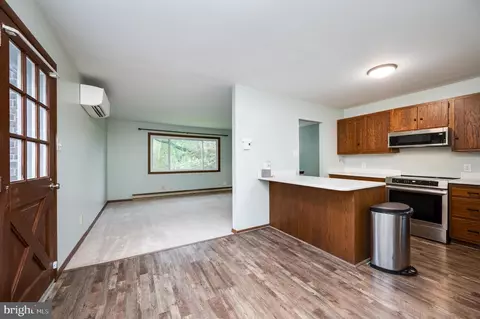 Living - 1029 Crestview Ave, Reading, PA 19607 photo 7 of 10