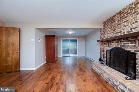 Living - 1029 Crestview Ave, Reading, PA 19607 photo 10 of 10