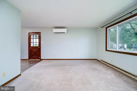 Living - 1029 Crestview Ave, Reading, PA 19607 photo 1 of 10