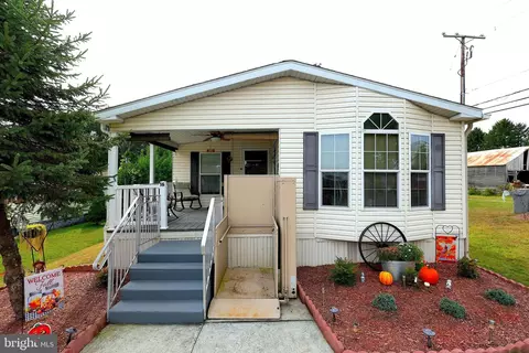 16 Shamrock Ave, Mohrsville, PA 19541