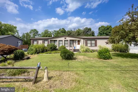 1215 E Main St, Douglassville, PA 19518