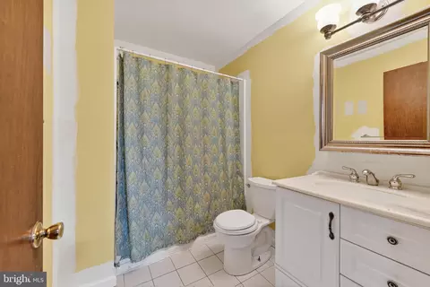 Bath - 48 Winged Foot Dr, Reading, PA 19607 photo 2 of 2