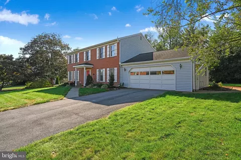 65 Downing Dr, Wyomissing, PA 19610