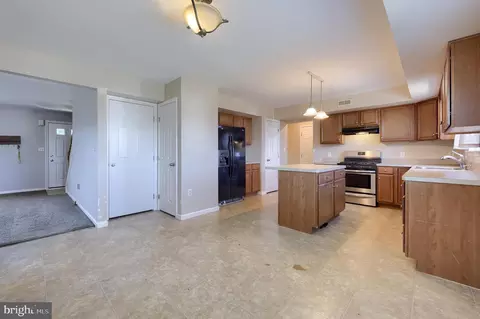 Entry Way - 504 Longview Dr, Reading, PA 19608 photo 5 of 9