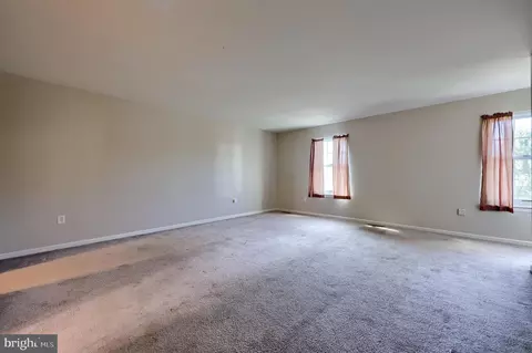 Living - 504 Longview Dr, Reading, PA 19608 photo 5 of 5