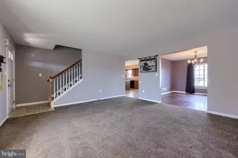 Living - 504 Longview Dr, Reading, PA 19608 photo 2 of 5