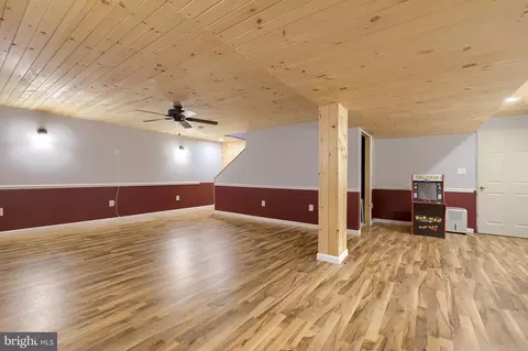 Entry Way - 504 Longview Dr, Reading, PA 19608 photo 8 of 9