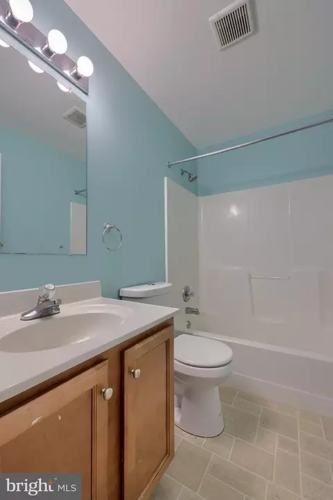 Bath - 504 Longview Dr, Reading, PA 19608 photo 3 of 3