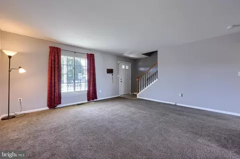Living - 504 Longview Dr, Reading, PA 19608 photo 3 of 5