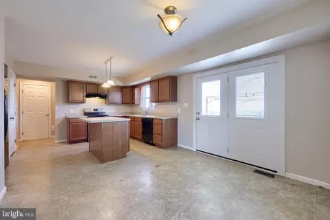 Entry Way - 504 Longview Dr, Reading, PA 19608 photo 4 of 9