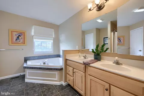 Bath - 2 Newlin Way, Reading, PA 19607 photo 2 of 4