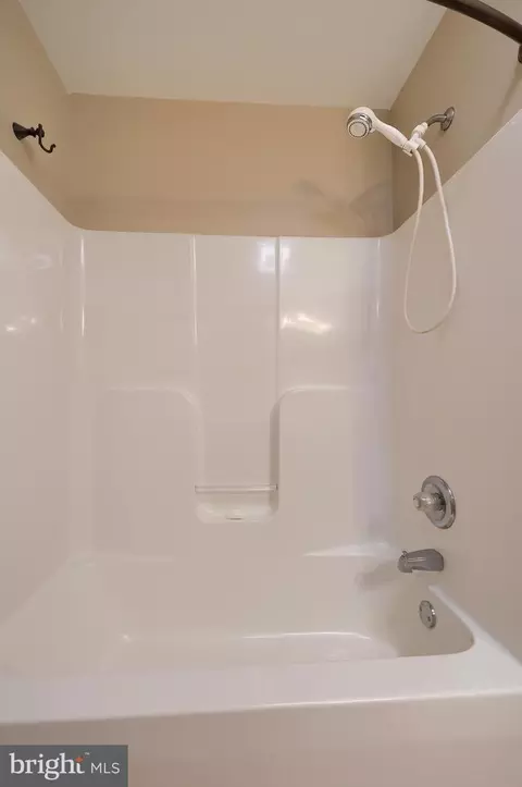 Bath - 2 Newlin Way, Reading, PA 19607 photo 4 of 4