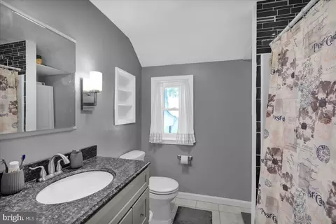 Bath - 549 Meade Tc, Reading, PA 19607 photo 1 of 4