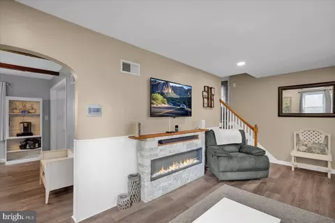 Entry Way - 549 Meade Tc, Reading, PA 19607 photo 3 of 4