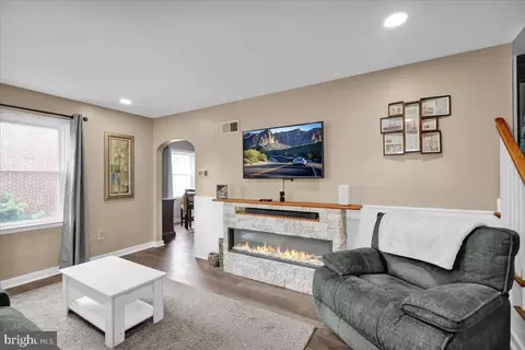 Entry Way - 549 Meade Tc, Reading, PA 19607 photo 1 of 4