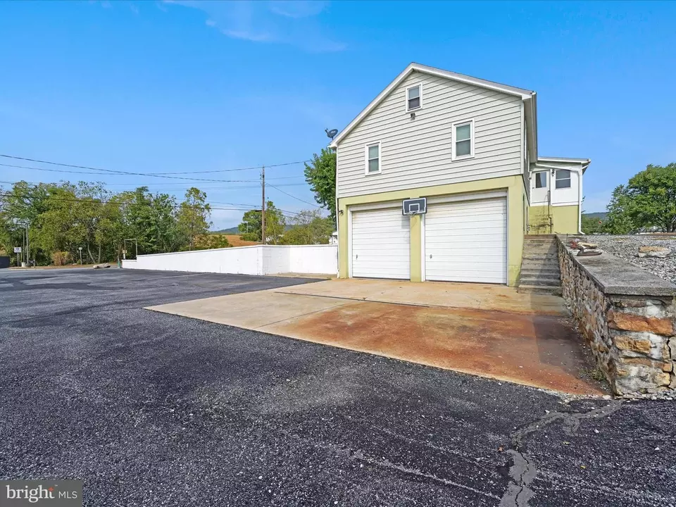 3665 Mountain Rd, Hamburg, PA 19526 | MLS# PABK2063738 | 33 Photos - Movoto