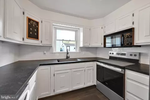 261 W Poplar St, Fleetwood, PA 19522