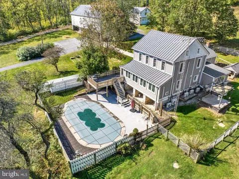 1530 Palisades Dr, Bernville, PA 19506