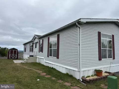 9 Mountain View Ln, Blandon, PA 19510