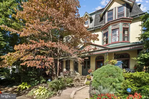 325 Douglass St, Reading, PA 19601