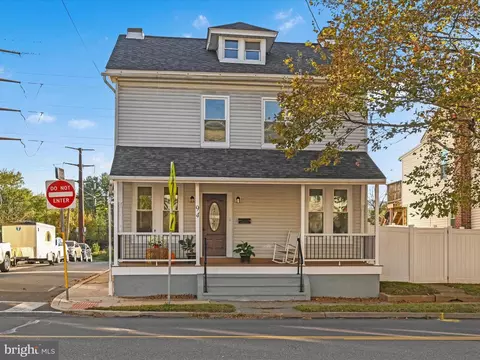 94 E Penn Ave, Wernersville, PA 19565