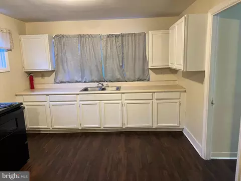 136 Bennett St, Reading, PA 19605 photo 2