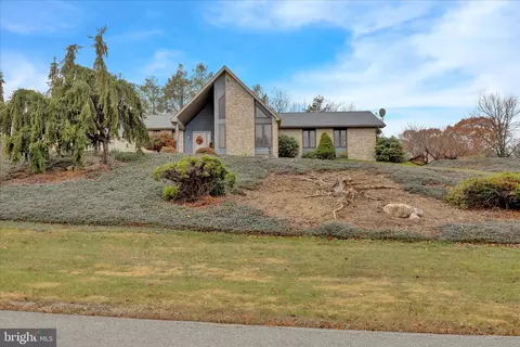 1064 Mahlon Dr, Leesport, PA 19533