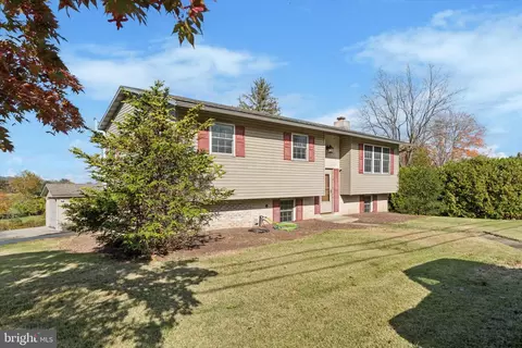2826 Golf Course Rd, Birdsboro, PA 19508