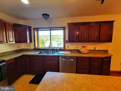 1018 Crestview Ave, Shillington, PA 19607 photo 3