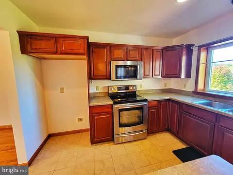 1018 Crestview Ave, Shillington, PA 19607 photo 4