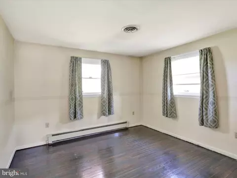 Bedroom - 3908 Reading Crest Ave, Reading, PA 19605 photo 5 of 6