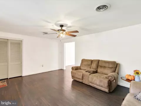 Living - 3908 Reading Crest Ave, Reading, PA 19605 photo 2 of 6