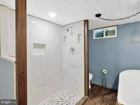 Bath - 3908 Reading Crest Ave, Reading, PA 19605 photo 5 of 5