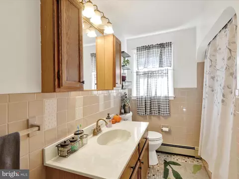 Bath - 3908 Reading Crest Ave, Reading, PA 19605 photo 1 of 5