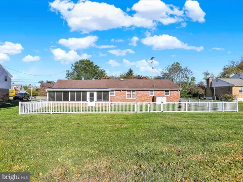 Exterior - 3908 Reading Crest Ave, Reading, PA 19605 photo 5 of 9