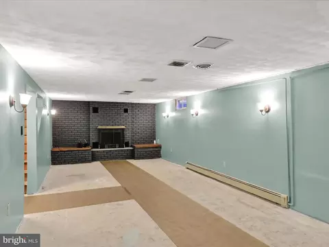 Living - 3908 Reading Crest Ave, Reading, PA 19605 photo 6 of 6