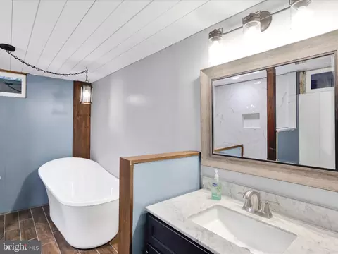 Bath - 3908 Reading Crest Ave, Reading, PA 19605 photo 4 of 5