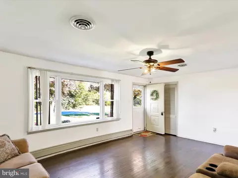 Living - 3908 Reading Crest Ave, Reading, PA 19605 photo 4 of 6