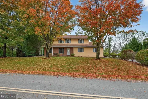 33 Ginna B Dr, Robesonia, PA 19551