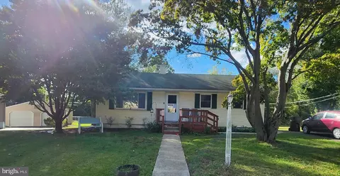 101 Wood Ln, Reading, PA 19606