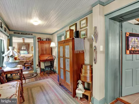 Entry Way - 31 Imperial Dr, Reading, PA 19607 photo 2 of 5